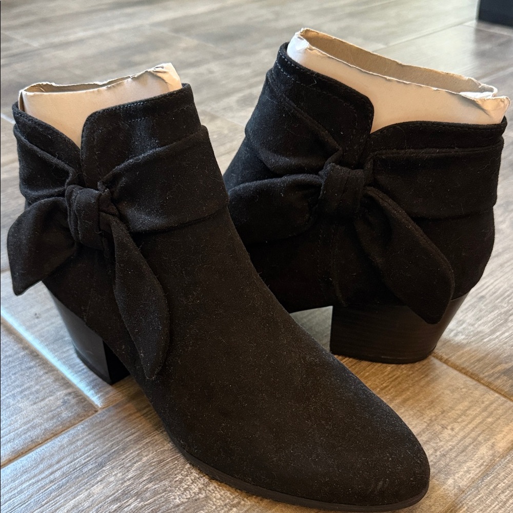 Old Navy Black Ankle Boots with Bow Detail
